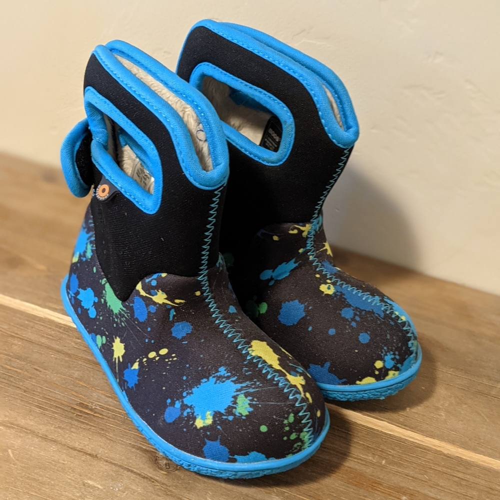 Toddler boy BOGS size 8